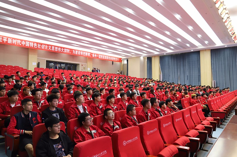 学生全景.jpg